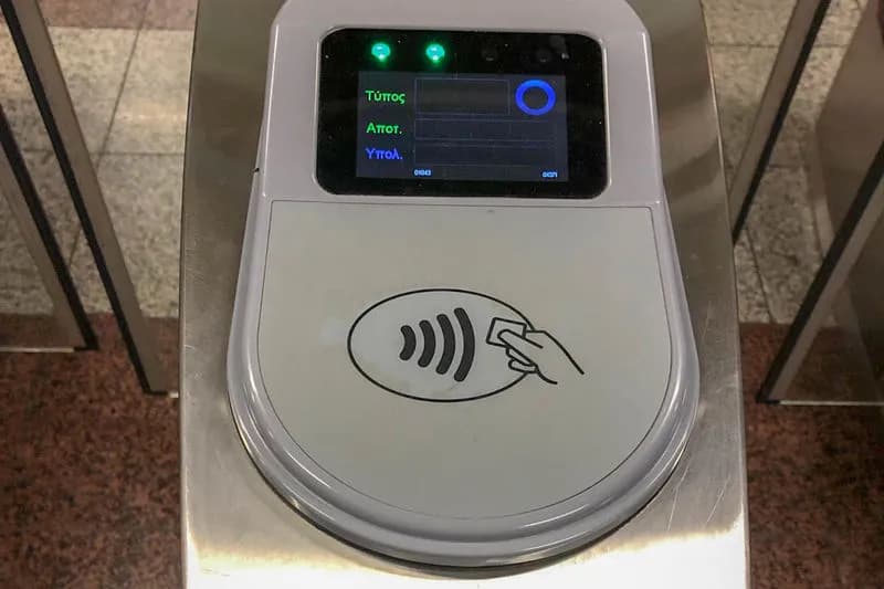Metro Ateny - Jak korzystać z komunikacji miejskiej w stolicy Grecji?
