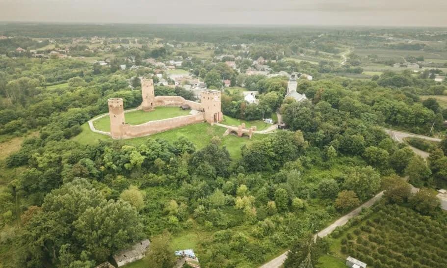 Ciekawe miejsca blisko Warszawy: Jakie ciekawe miejsca znajdują się niedaleko Warszawy?