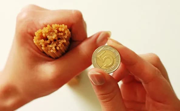 Ile makaronu spaghetti na 2 osoby – idealna porcja bez zbędnych kalorii