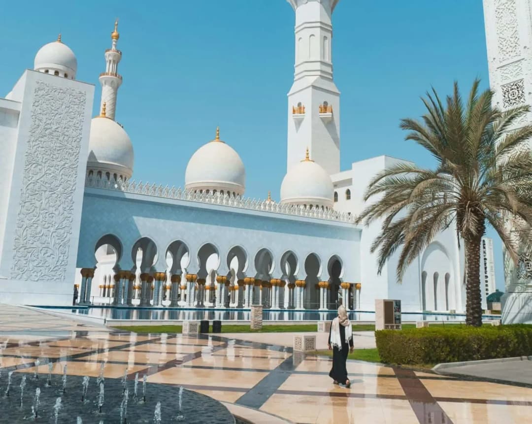Dubaj meczet: Co warto wiedzieć? Najpiękniejsze miejsca do odwiedzenia