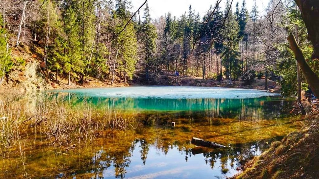 Magiczne kolorowe jeziorka: najlepszy termin i sezon zwiedzania